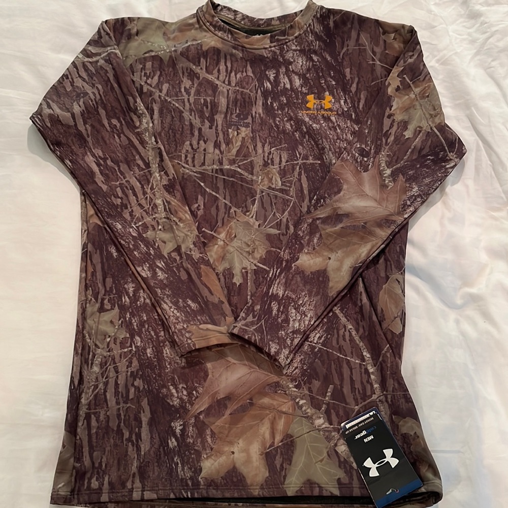Under armour mens compression camo print long sleeve shirt.  Size XXL.  NWT.